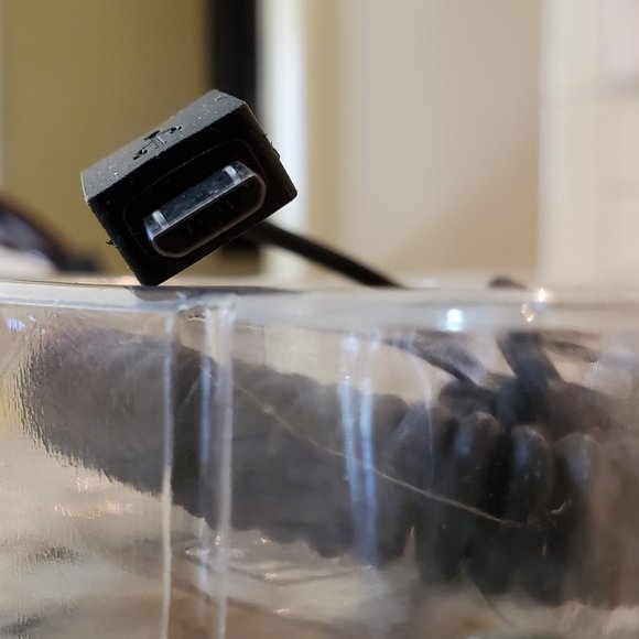 Two (2) Scosche StrikeDrive Micro 12W/2.4A Micro-USB Coiled Car Charger - New - Picture 5 of 8